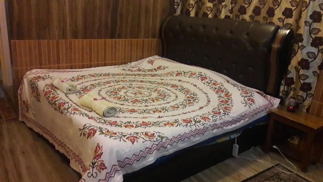 Blooming Dale Hotel Srinagar  Ngoại thất bức ảnh