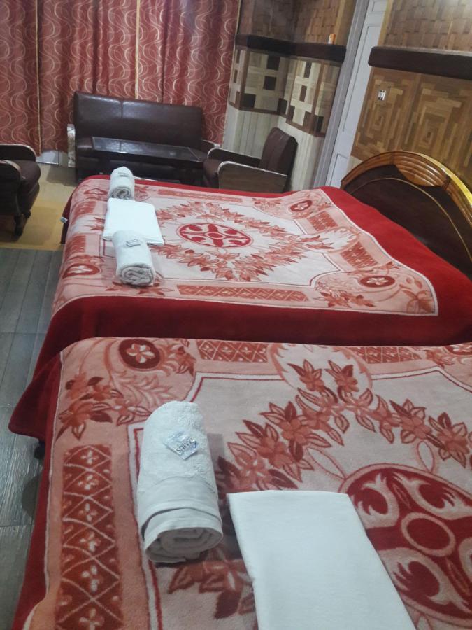 Blooming Dale Hotel Srinagar  Ngoại thất bức ảnh