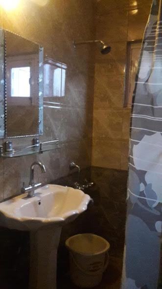 Blooming Dale Hotel Srinagar  Ngoại thất bức ảnh