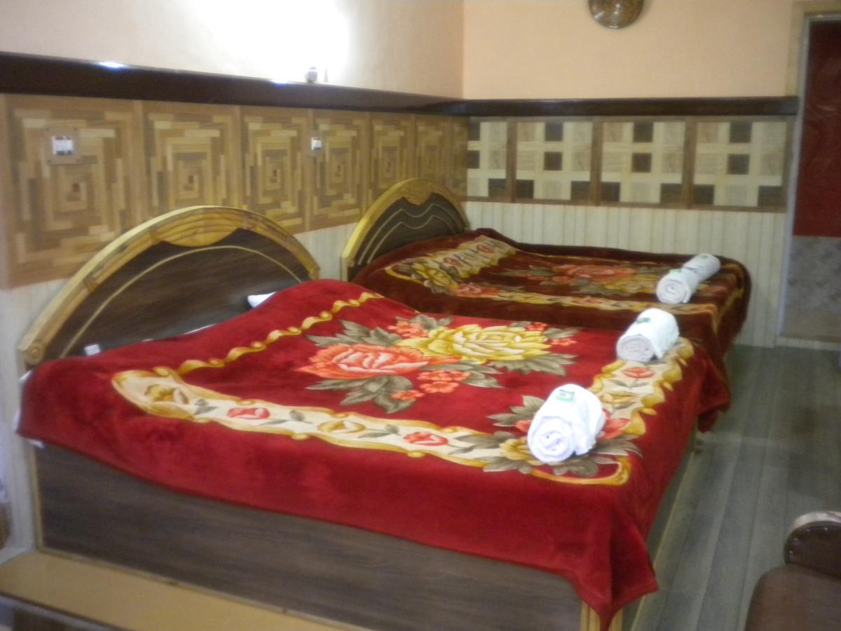 Blooming Dale Hotel Srinagar  Ngoại thất bức ảnh