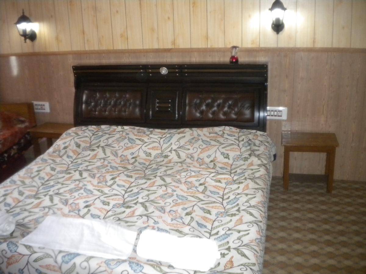 Blooming Dale Hotel Srinagar  Ngoại thất bức ảnh