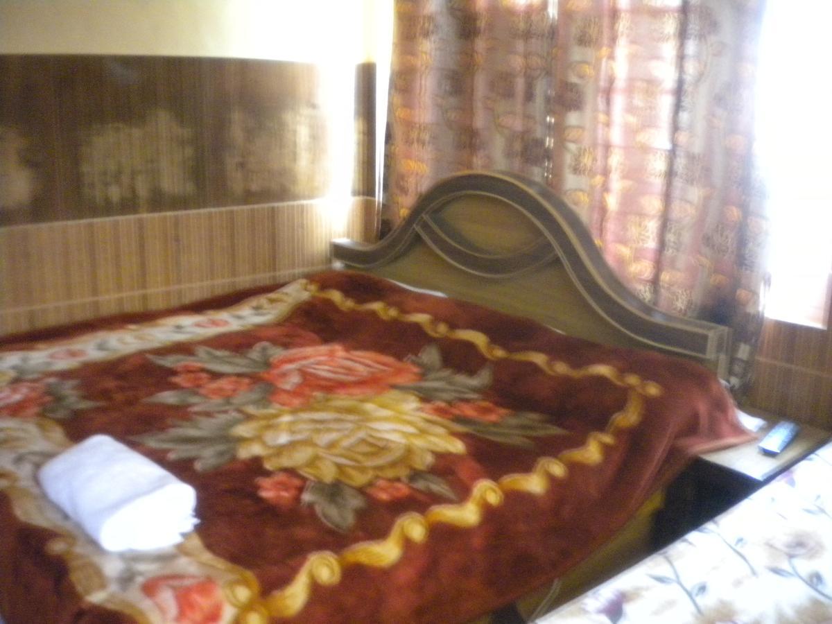 Blooming Dale Hotel Srinagar  Ngoại thất bức ảnh