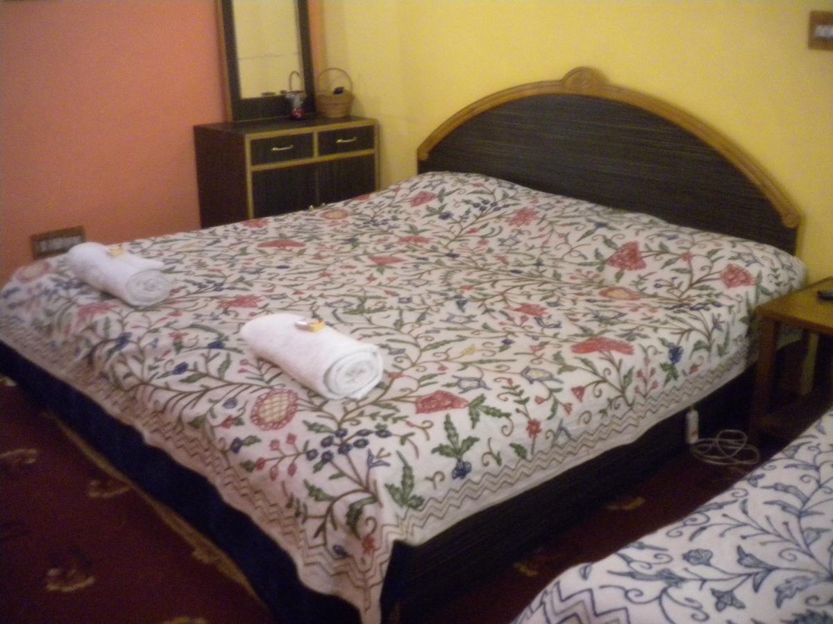 Blooming Dale Hotel Srinagar  Ngoại thất bức ảnh