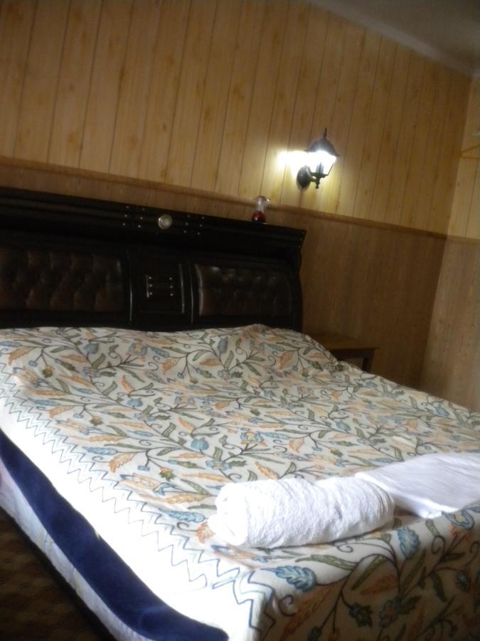 Blooming Dale Hotel Srinagar  Ngoại thất bức ảnh