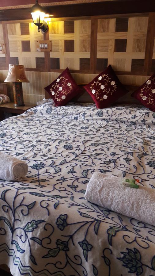 Blooming Dale Hotel Srinagar  Ngoại thất bức ảnh